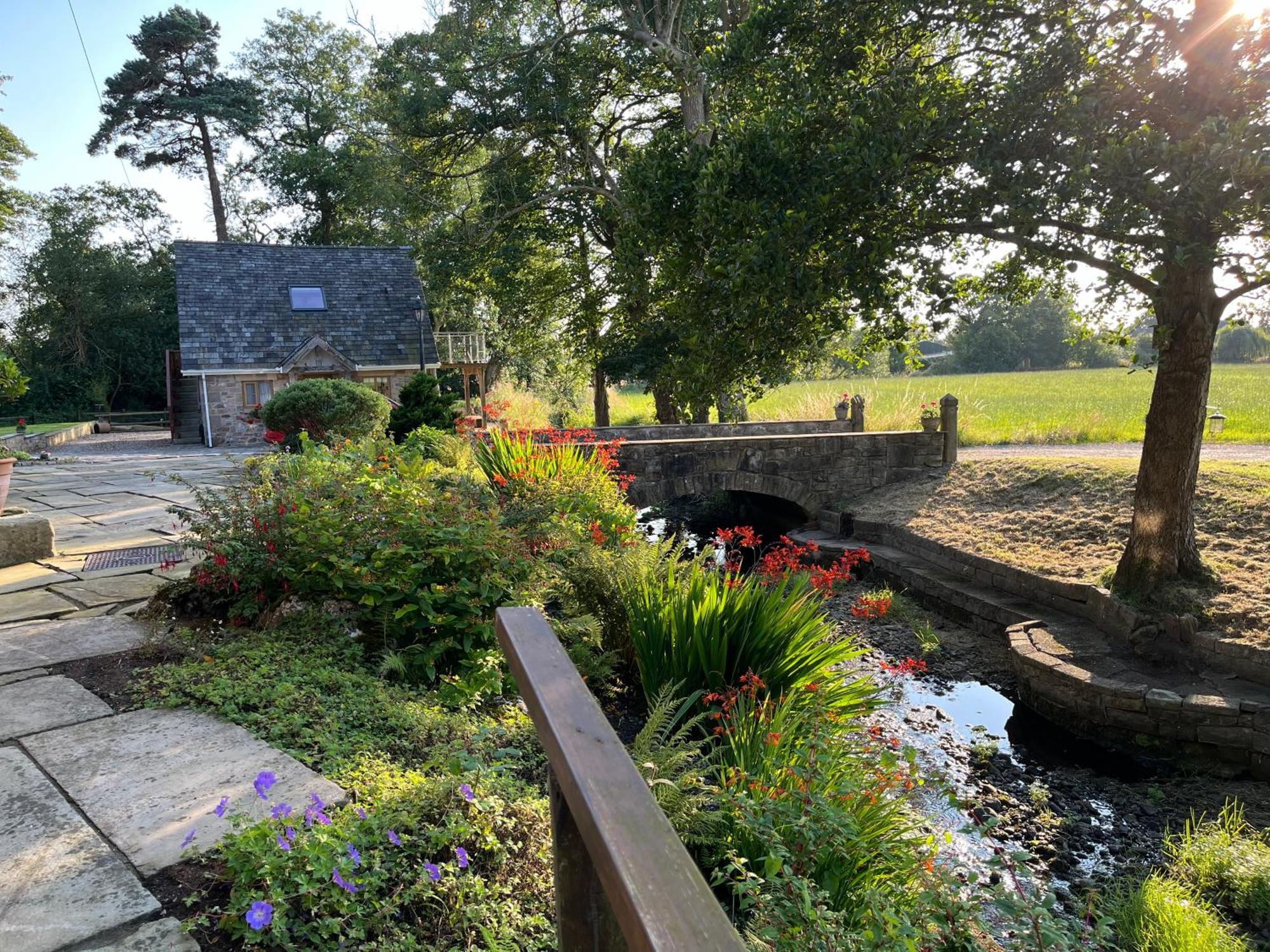Cosy Alpine Cottage In The Heart Of Lancashire Catterall Exterior photo